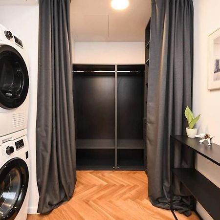 Skypark Luxury Apartment With Skyline View & Free Parking Bratislava Exterior photo