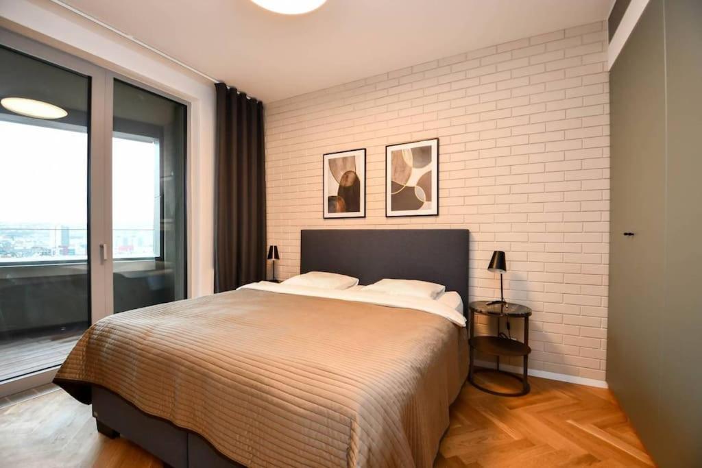 Skypark Luxury Apartment With Skyline View & Free Parking Bratislava Exterior photo