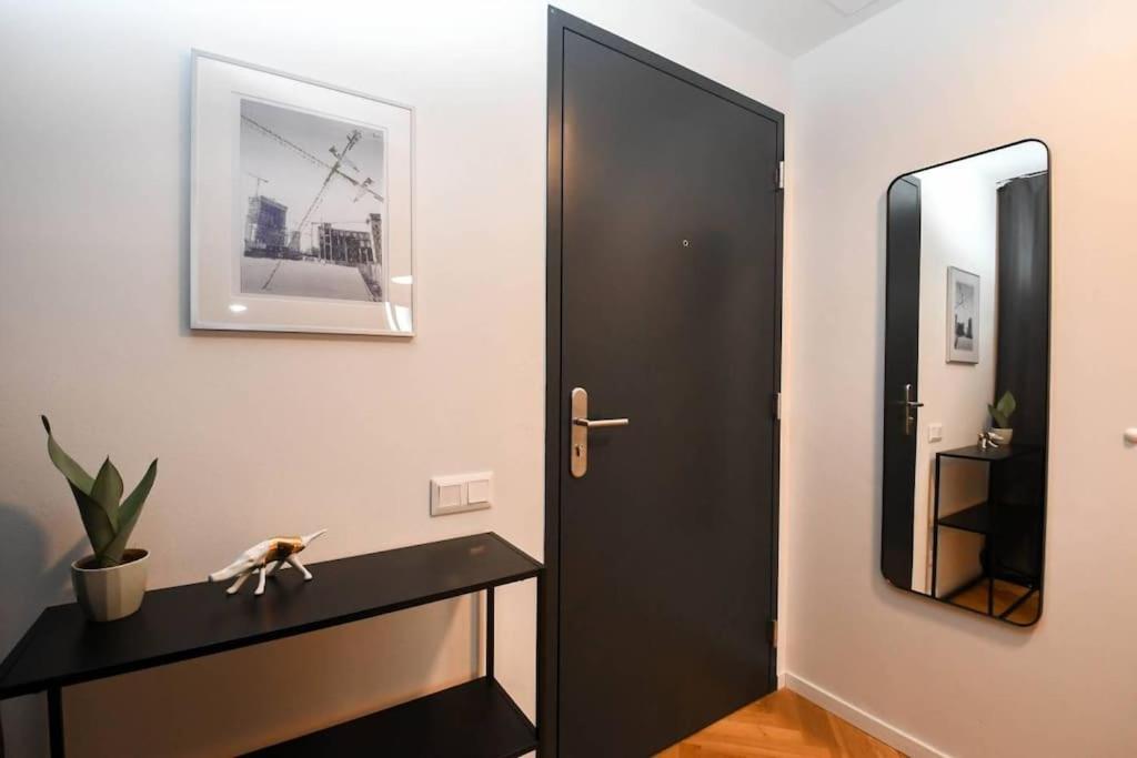 Skypark Luxury Apartment With Skyline View & Free Parking Bratislava Exterior photo