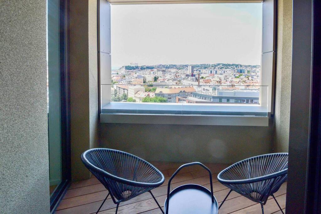 Skypark Luxury Apartment With Skyline View & Free Parking Bratislava Exterior photo